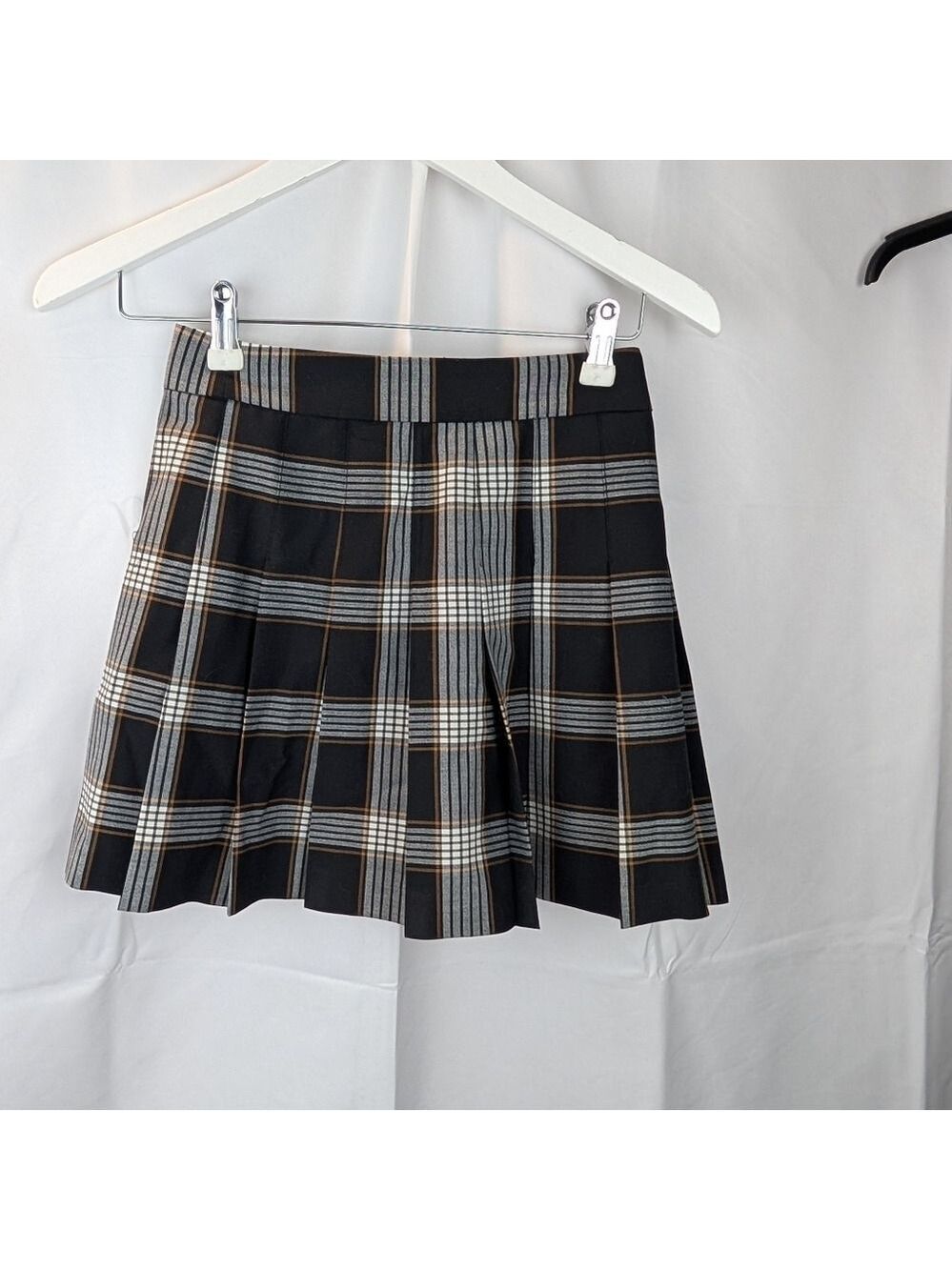 Aritzia Sunday Best Plaid Pleated Skirt - Black and Gray Size 0 In EUC